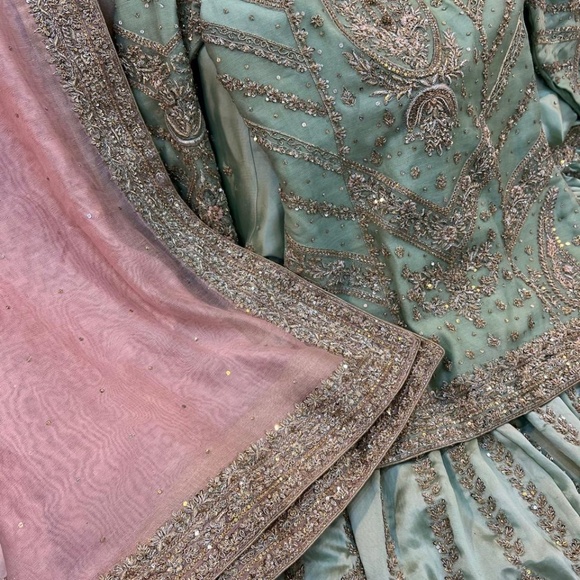 PAKISTANI/INDIAN PARTY ATTIRE - Picture 5 of 5